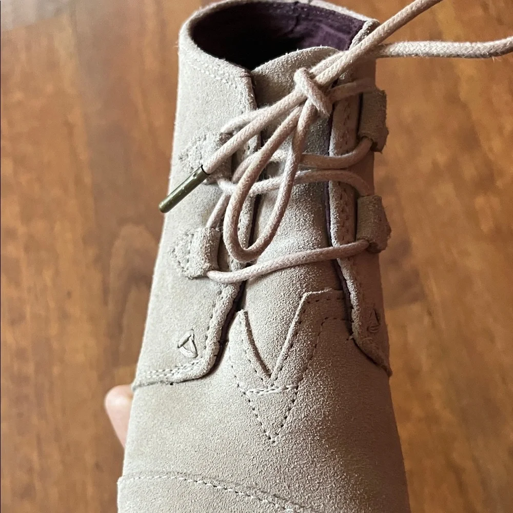 Like new Toms Light Gray Suede Wedge Ankle Boots - Picture 7 of 13